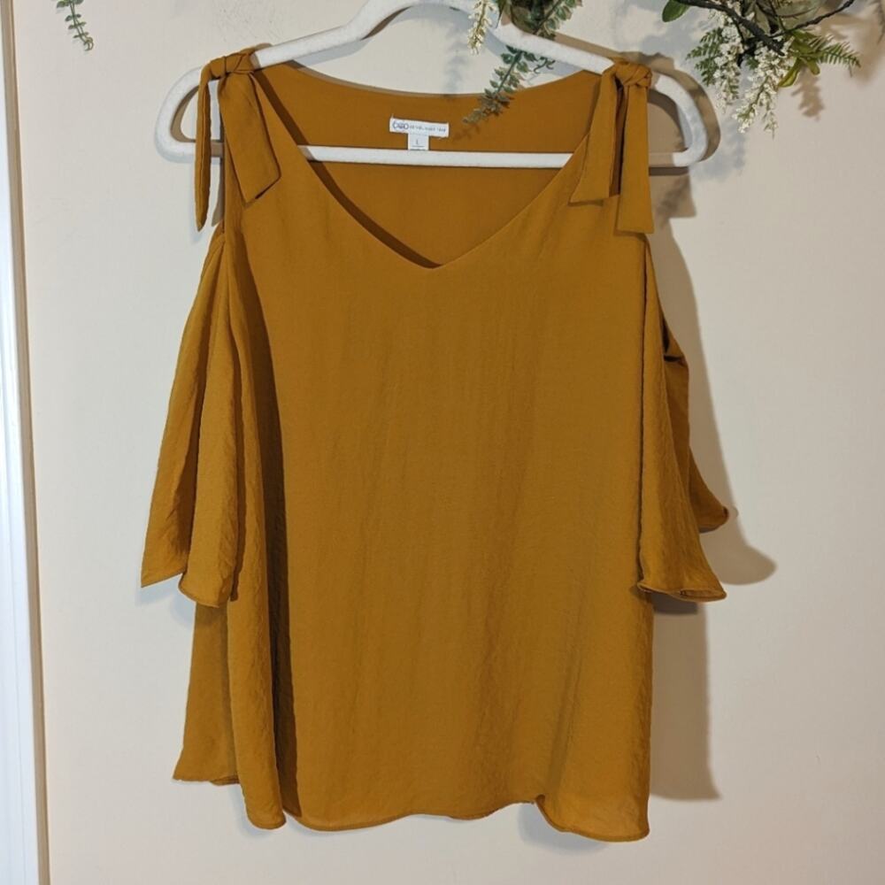 Cato Mustard Yellow Flowy Boho Cold Shoulder Blouse V Neck Size Large